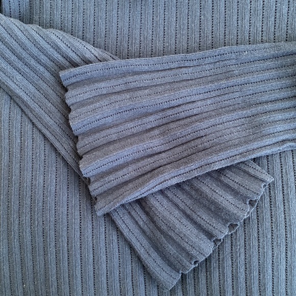 Frame lightweight sweater EUC - Picture 6 of 6